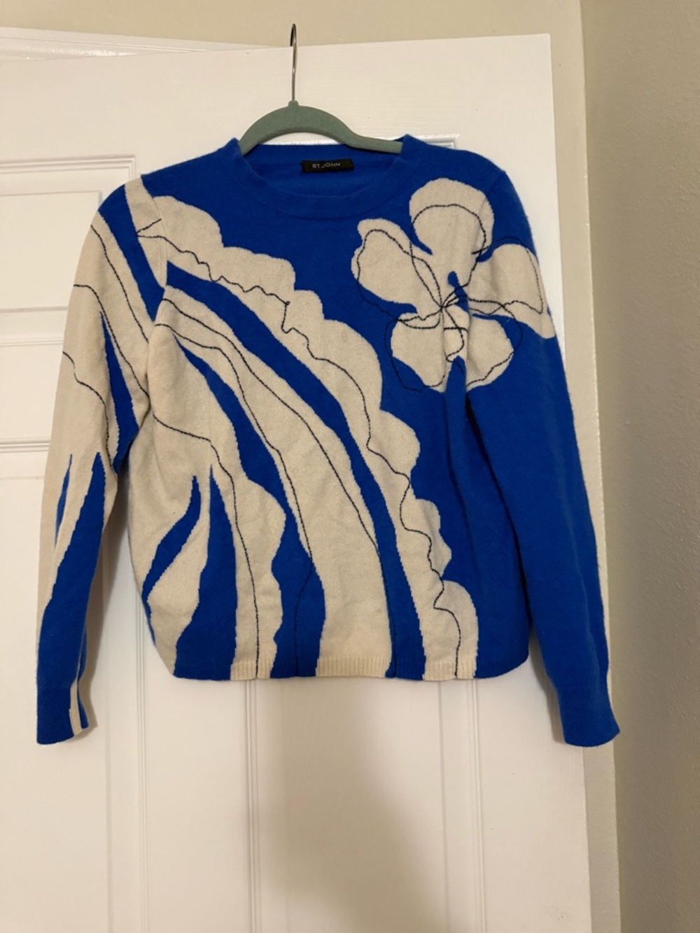 ST. JOHN VINTAGE 100% CASHMERE SWEATER